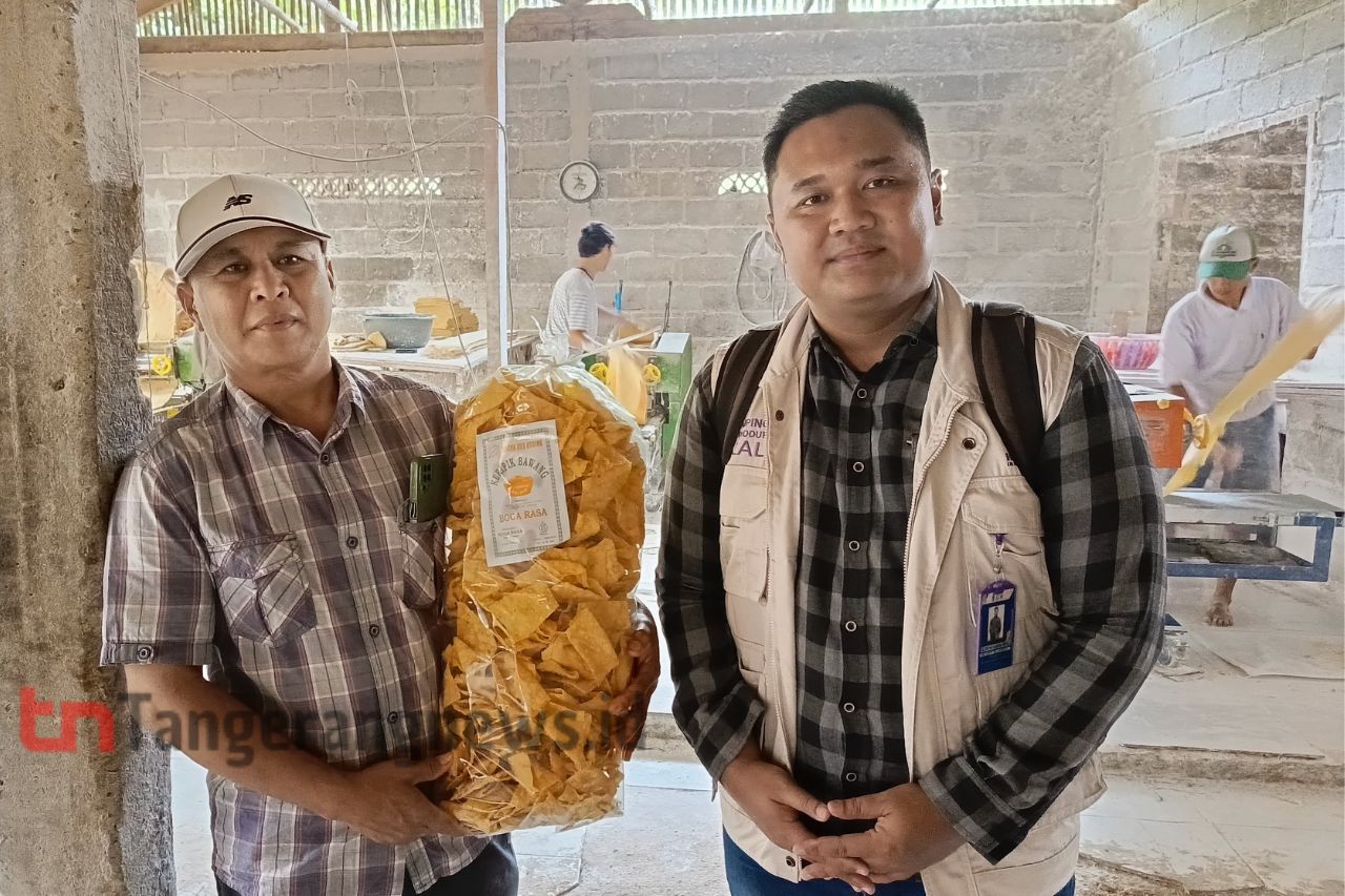 Alfath sedang melakukan pendampingan sertifikasi halal untuk UMK