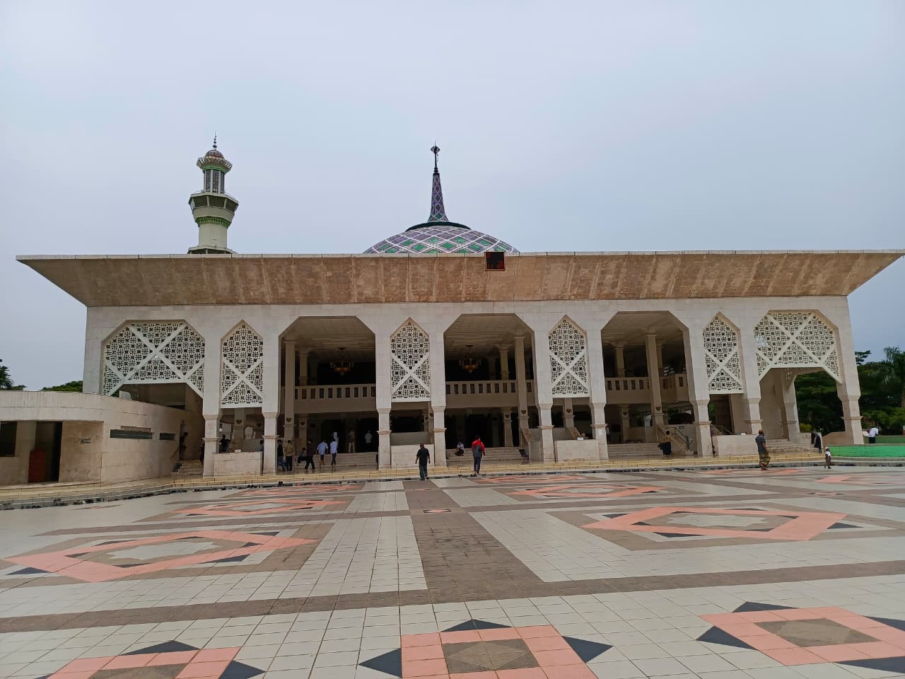 masjid agung al amjad di daerah tigaraksa