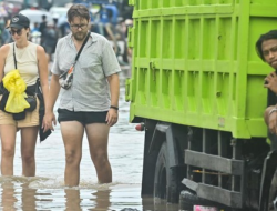 Bali Dikepung Banjir Terparah Satu Dekade : 9 Tewas, Turis di Kuta Dievakuasi Perahu Karet