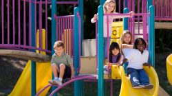 Mengapa Playground Fiberglass Lebih Tahan Cuaca Tropis? Ini Alasannya Sebelum Anda Memilih