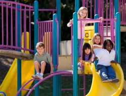 Mengapa Playground Fiberglass Lebih Tahan Cuaca Tropis? Ini Alasannya Sebelum Anda Memilih
