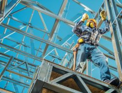 Harga Dinding dan Atap Sandwich Panel: Panduan Memilih Material untuk Bangunan Industri Modern